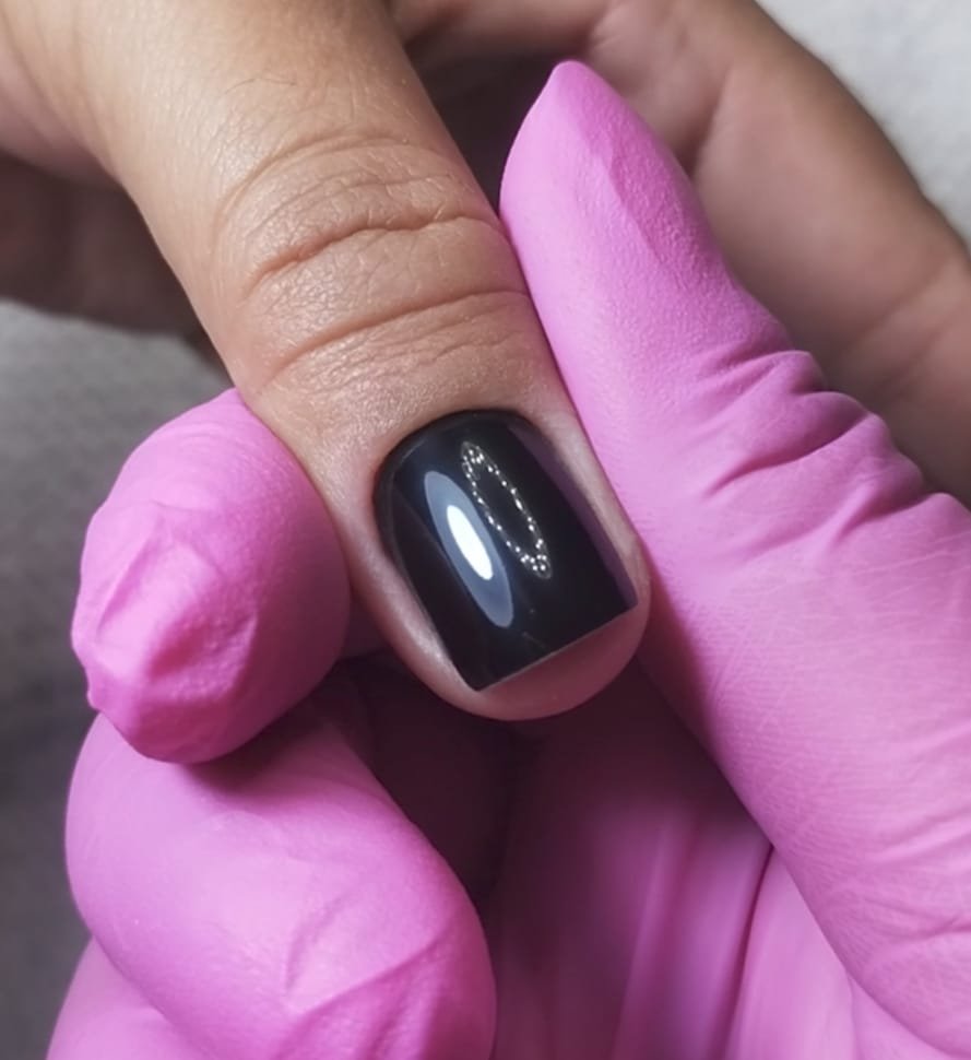 Alongamento de Unha em Gel Natural com Esmaltação em Gel no Studio Valdenice SantAna, de R$155 por R$105. - Imagem 3